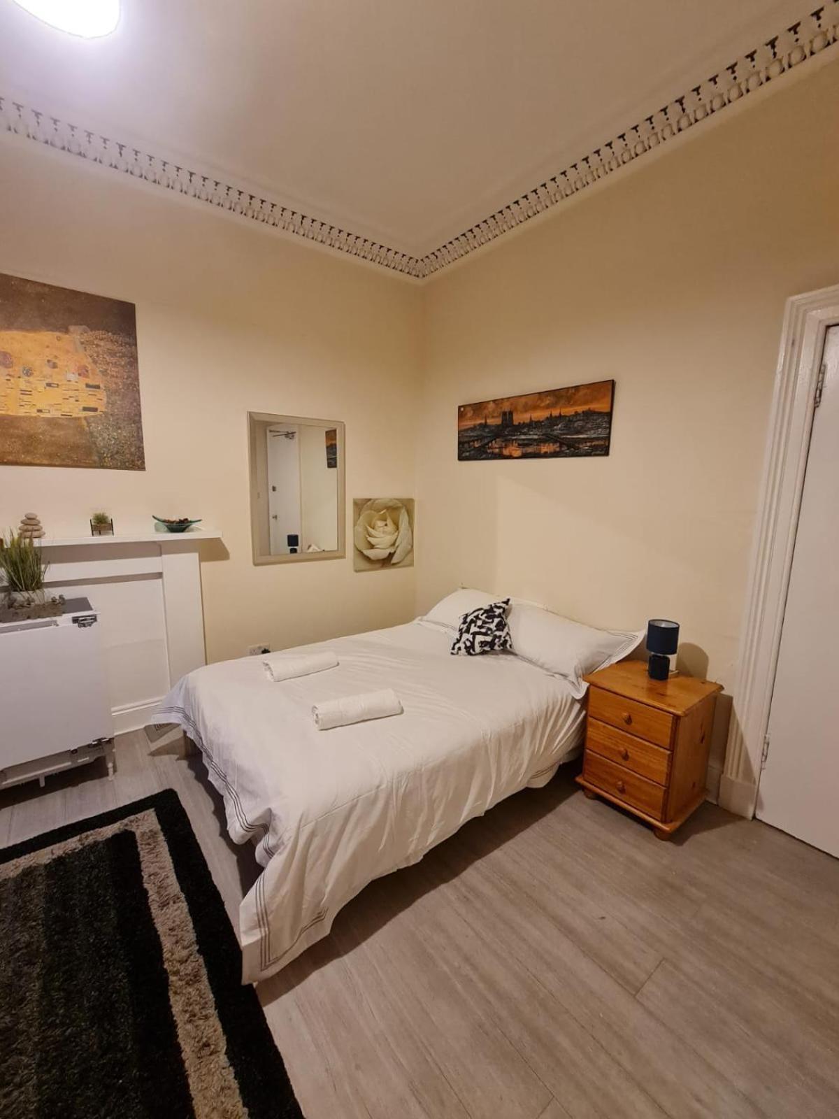 Cathcart Place Rooms เอดินบะระ ภายนอก รูปภาพ